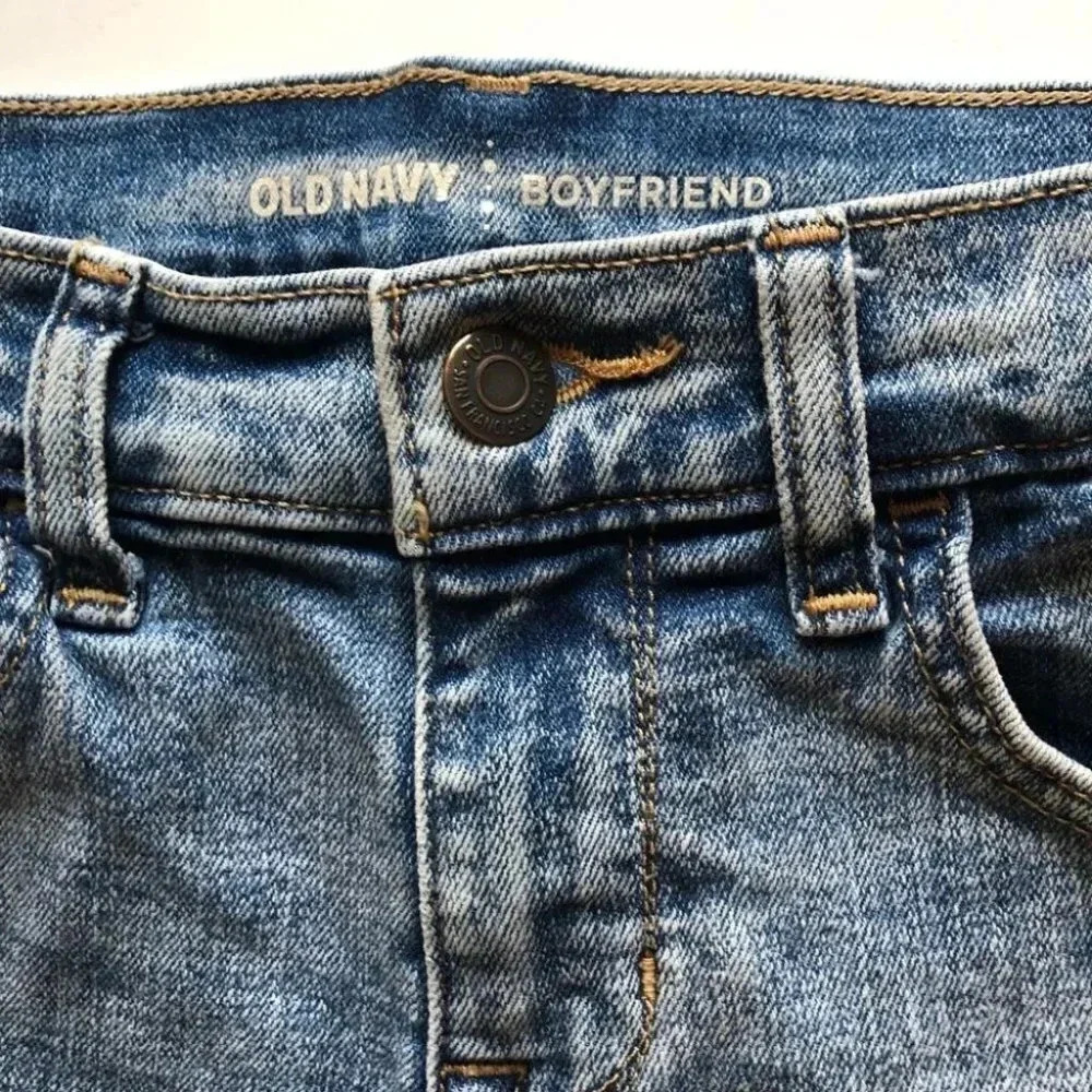 Old Navy Women's Boyfriend Fit Rolled Cuffed Mild Distressing Size 0 - Picture 3 of 15